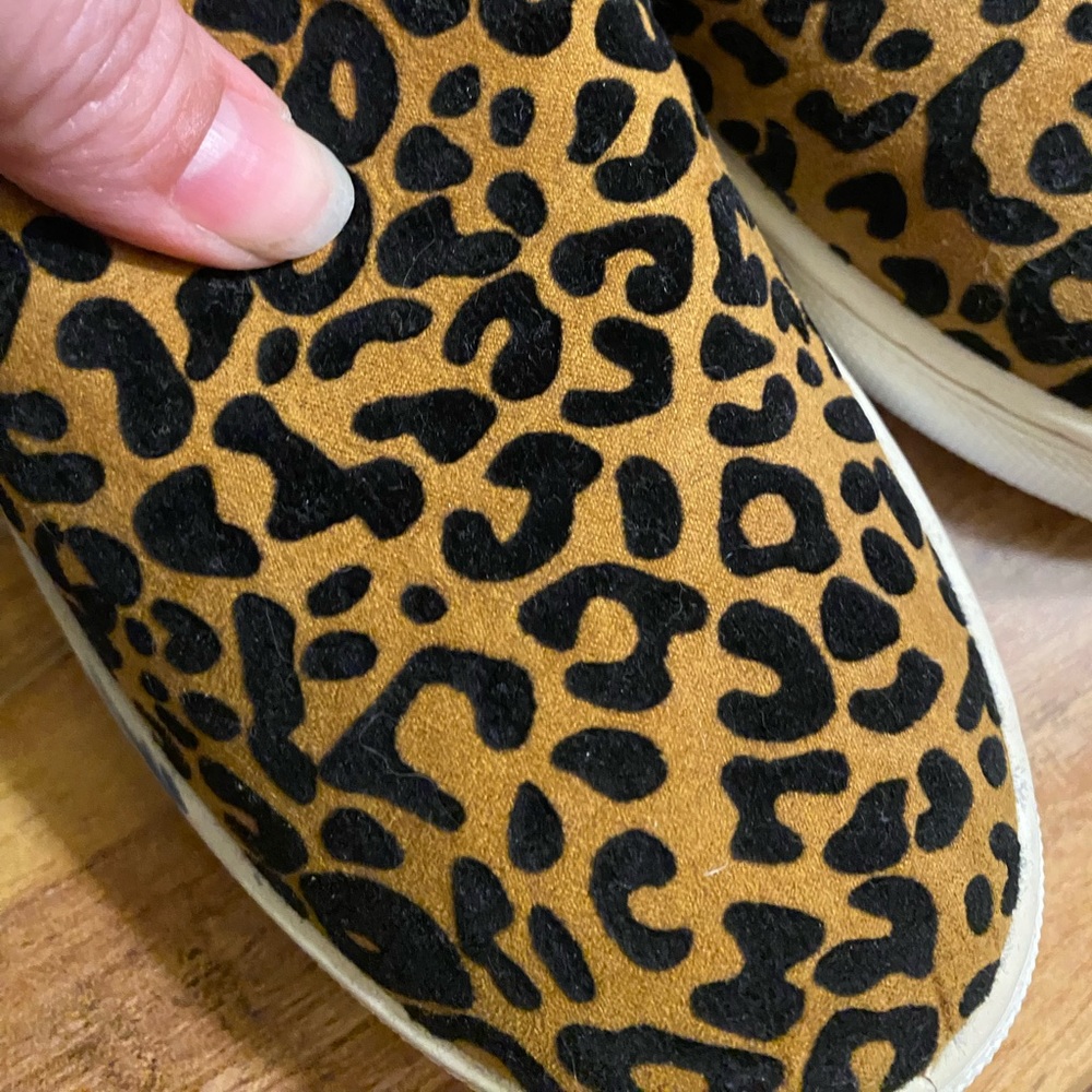 Leopard Print Slip-on Shoes - Picture 6 of 12